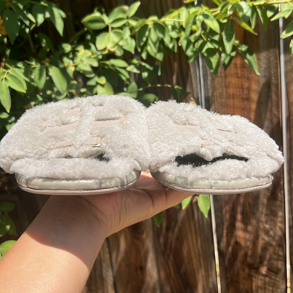 Cozy Gray Fuzzy Slide Sandals - Picture 4 of 16